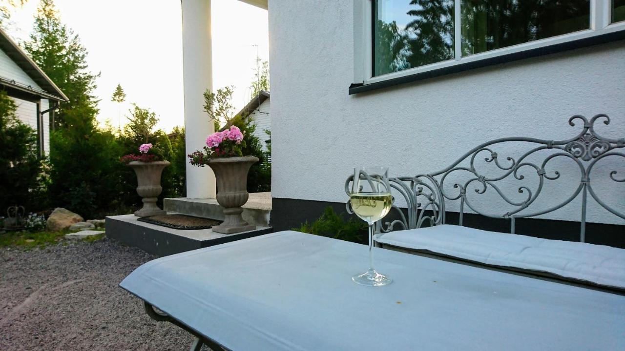 Villa Jokivarsi Bed & Breakfast Vantaa Eksteriør billede